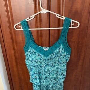 CANDIE’S BLUE RUFFLED KNITTED COLLAR VNECK TANK TOP  SIZE MEDIUM